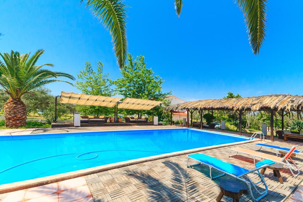 Kissos Apartments Vourvourou Bagian luar foto